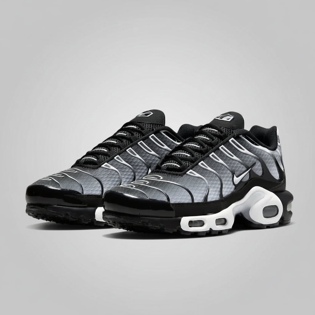 NIKE TN BLACK WHITE