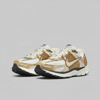 NIKE VOMERO 5 GOLD EDITION