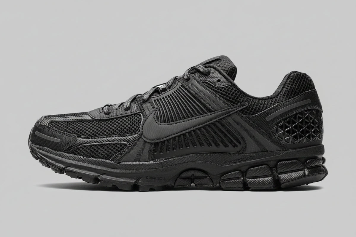NIKE VOMERO 5 TRIPLE BLACK