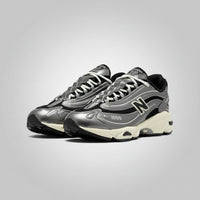 NEW BALANCE 1000 GREY BLACK