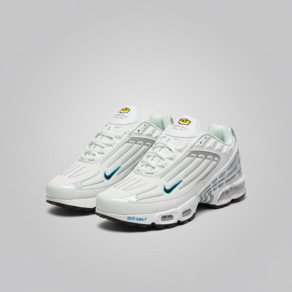 NIKE AIR MAX PLUS TRIPLE WHITE