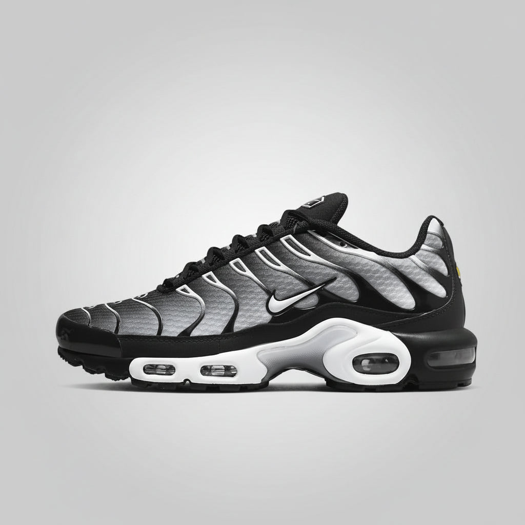 NIKE TN BLACK WHITE