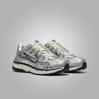 NIKE P6000 METALLIC SILVER